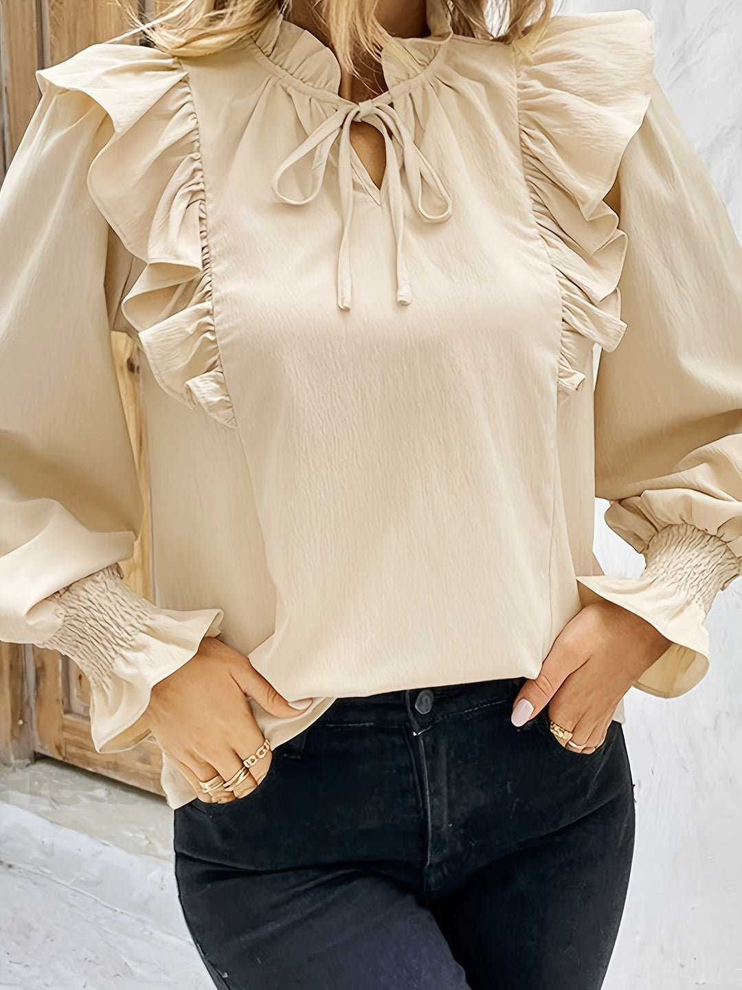 Dame bluse med ruches og let pasform Stilla