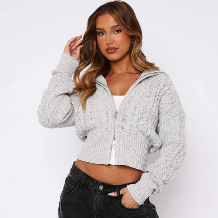 Kvinders fashionable kort strikket cardigan med kabelmønster og lynlås Stilla