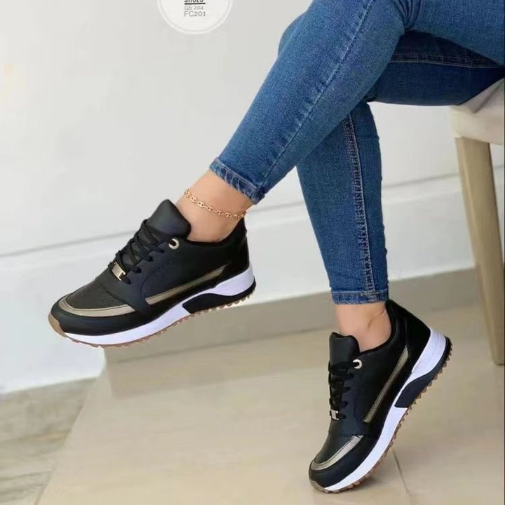 Dame Sporty Sneakers med stilfuldt overmateriale Stilla