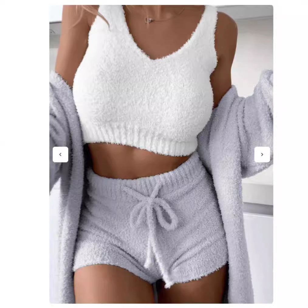 Dame hyggeligt lounge-outfit med V-hals og shorts Stilla