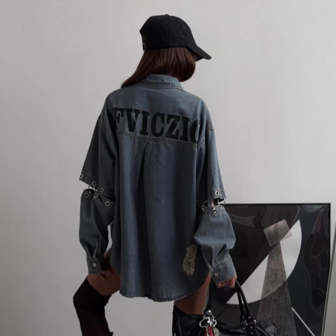 Kvinders oversized denimskjorte med slidte detaljer Stilla