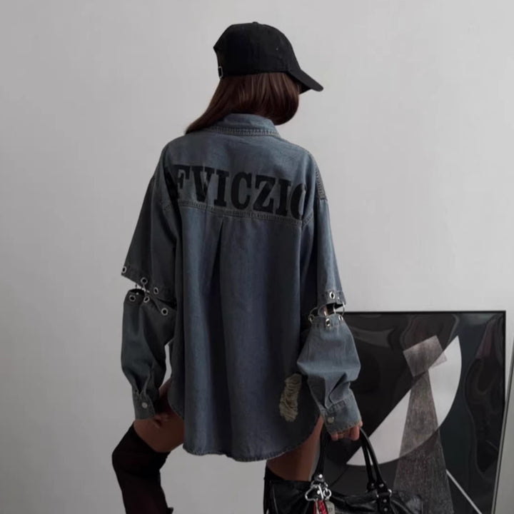 Kvinders oversized denimskjorte med slidte detaljer Stilla
