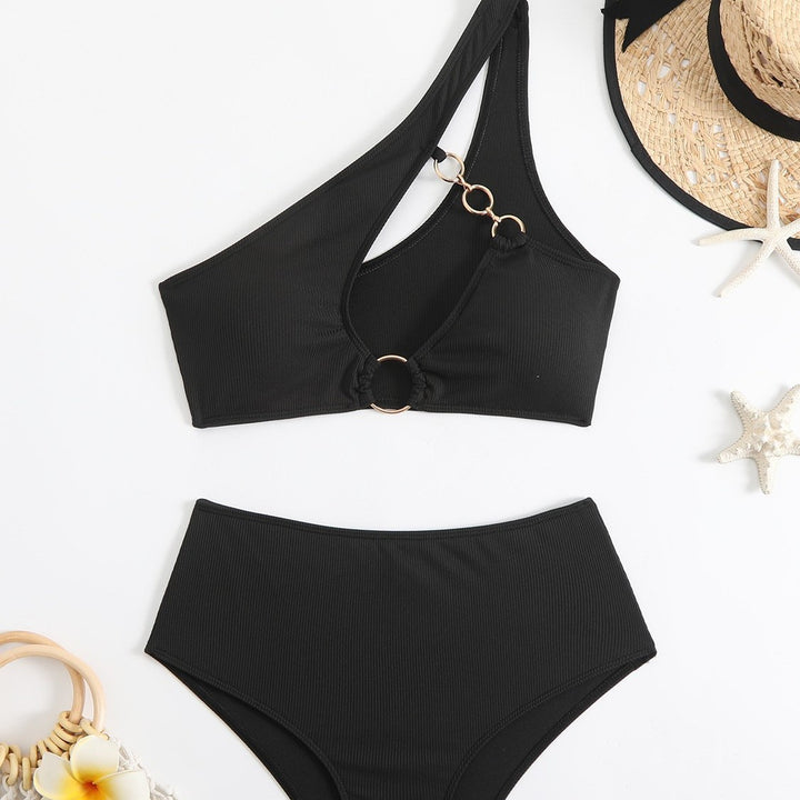 Dame bikini-sæt med asymmetrisk strop og elegant ringdetalje Stilla
