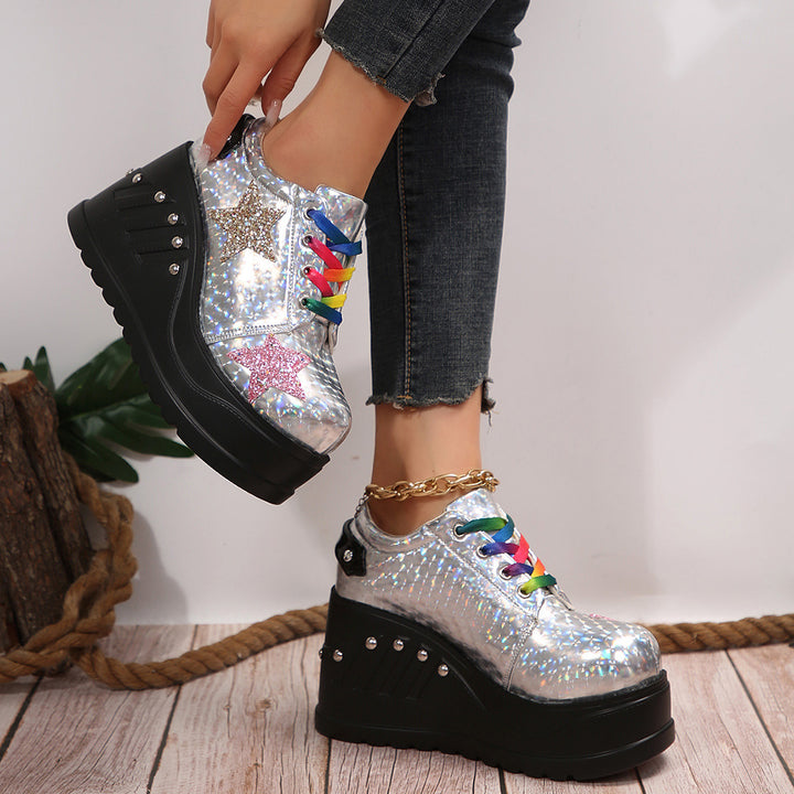 Dame Glitrende Plateau sneakers med farverige snørebånd og funklende stjerneapplikationer Stilla