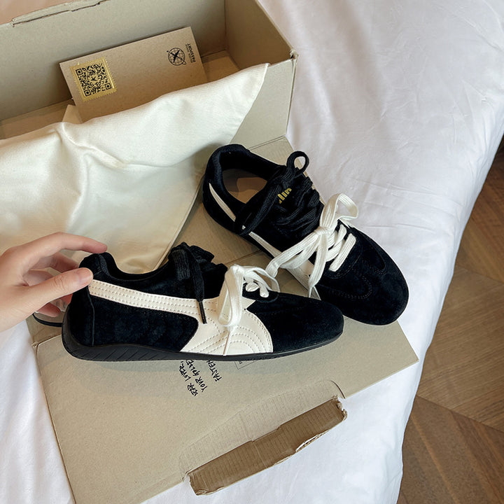 Dame Sporty Suede Sneakers med Polstret Indersål og Slidstærk Sål Stilla