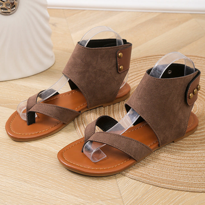 Dame sandaler med justerbar ankelsnor og moderne cut-out-design Stilla