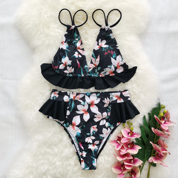 Dame bikini sæt med voluminøst flæse design og florale accenter Stilla