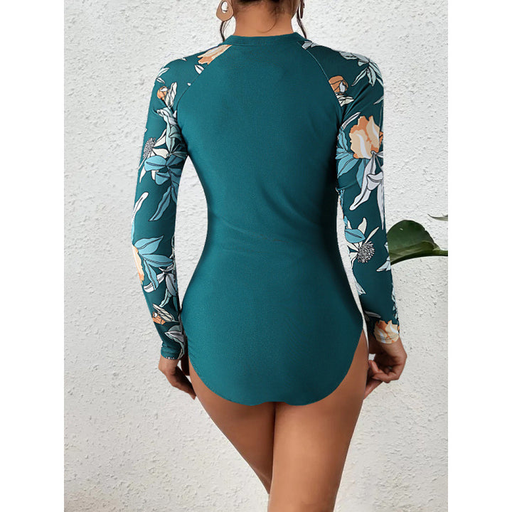Dame surfdragt med blomsterfarvet design og sportslig lynlås Skovae