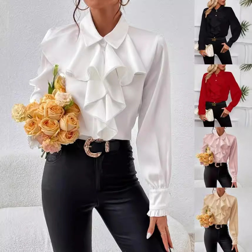 Damebluse med flæsebesætning og elegant krave Stilla