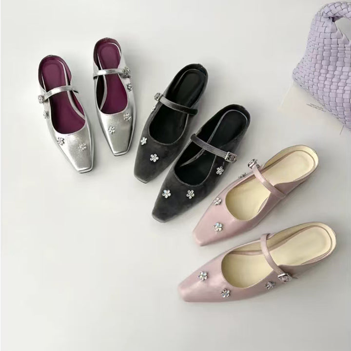 Elegante spidse Mary Jane Ballerinas med blomsterudsmykninger Stilla