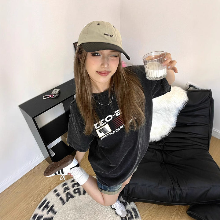 Damer Oversized T-shirt med retro-inspireret grafik og afslappet snit Stilla