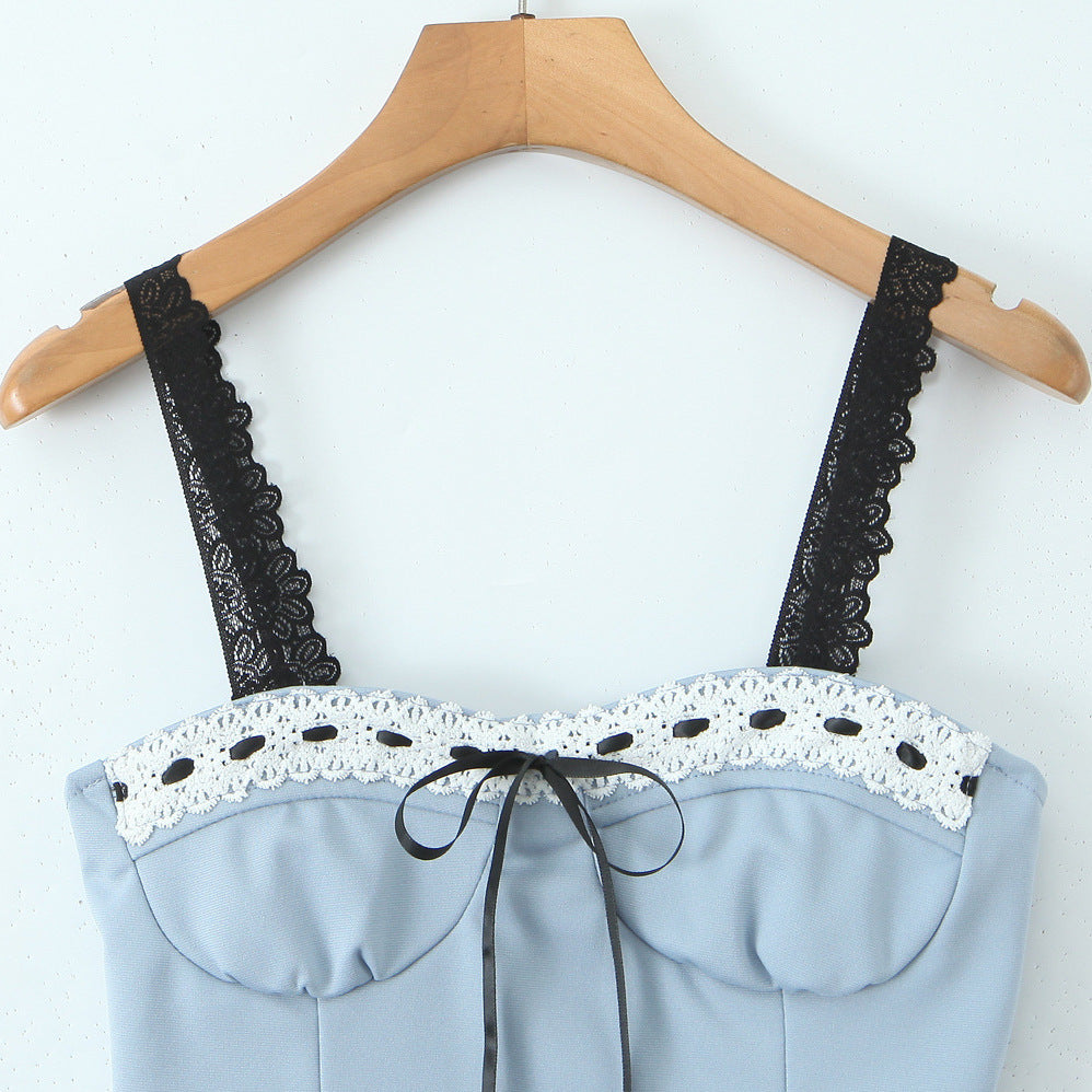 Dame Crop-Top med fine spidse accenter og dekorativ snørredesign Stilla