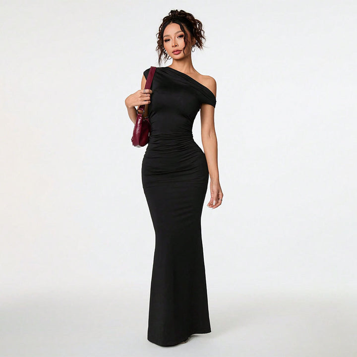Kvinders Bodycon Wrap Kjole med Off-Shoulder Design og Elegante Ruffle Detaljer Stilla