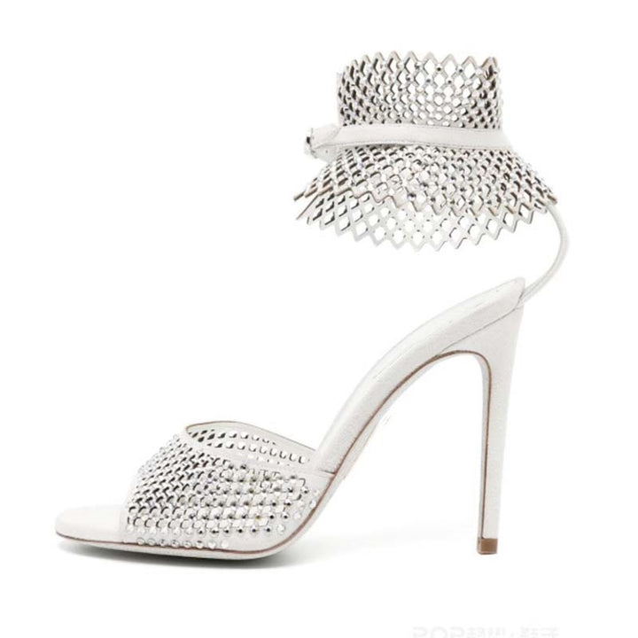 Femme med strass-belagte høje hæl sandaler med unikt ankelrem-design Stilla