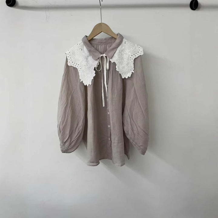 Femme elegant Bluse med knaplukning og spidsekrave Stilla