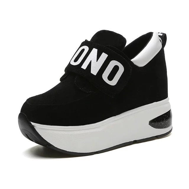 Dame Plateau Sneakers med justerbart velcro og komfortabel indersål Stilla