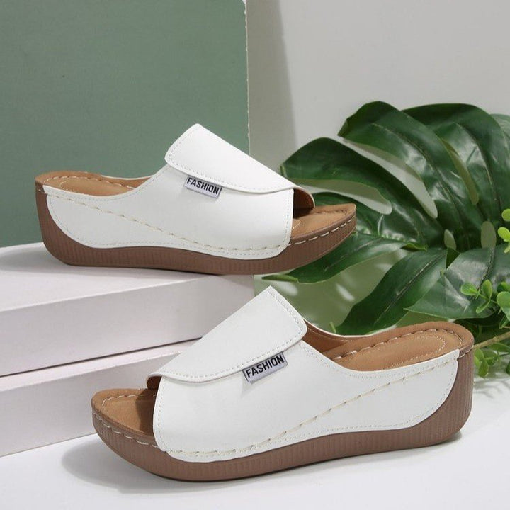 Dame komfortable slide-sandaler med elegant spænde og ergonomisk fodseng Stilla