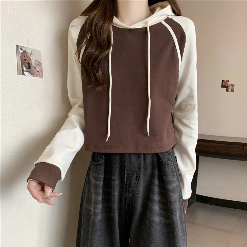 Femme Cropped Pullover Hoodie med kontrastærmer Stilla