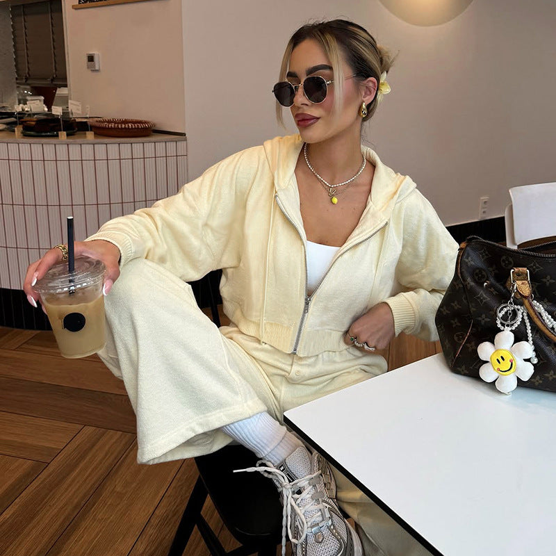 Dame afslappet sportstøjsæt med cropped top og komfortable shorts Skovae