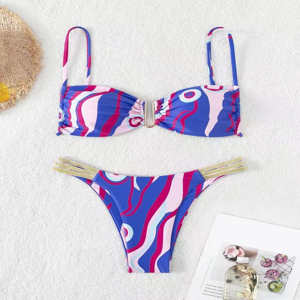 Dame triangel-bikini med elegant rynkeeffekt og moderigtige accenter Skovae