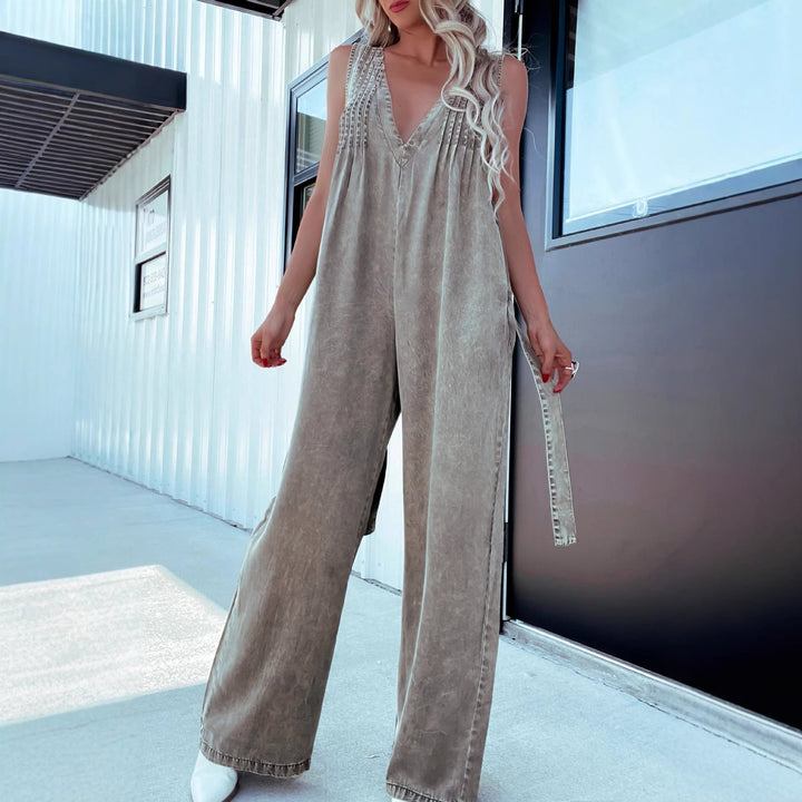 Dame jumpsuit med dyb V-halsudskæring og bredt skåret ben Stilla
