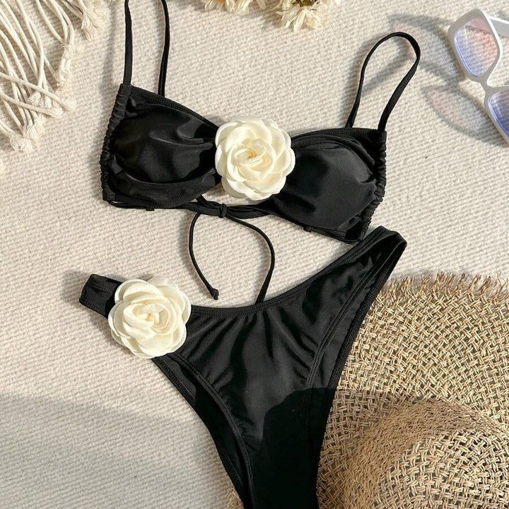 Dame Bikini-sæt med trendy blomsterdekoration og rynker Stilla