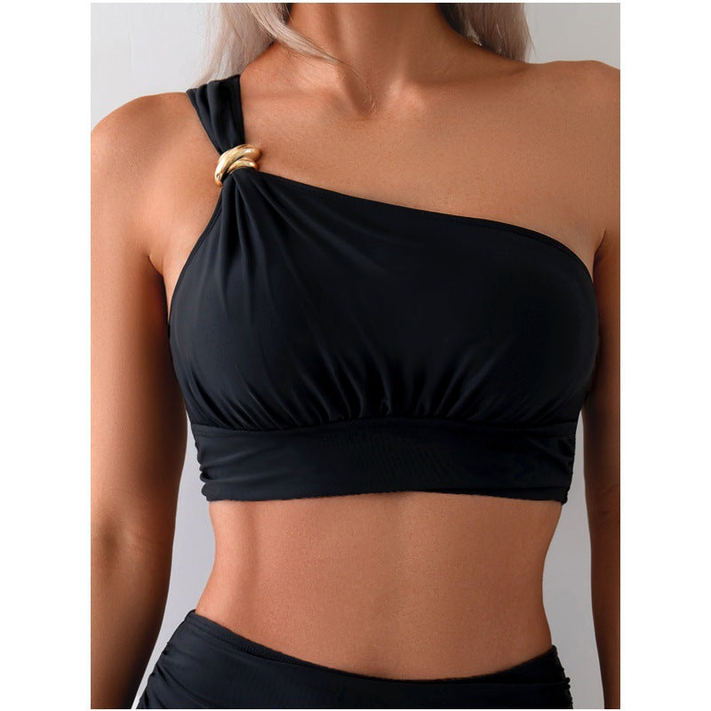 Dame bikinisæt med asymmetrisk overdel og elegant ringdetalje Stilla