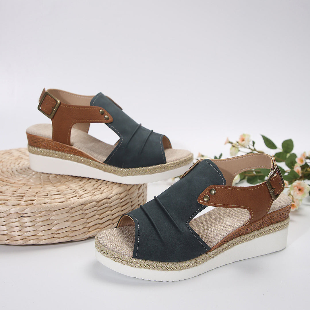 Dame Plateau-sandaler med justerbart rem-design og elegant glans Stilla