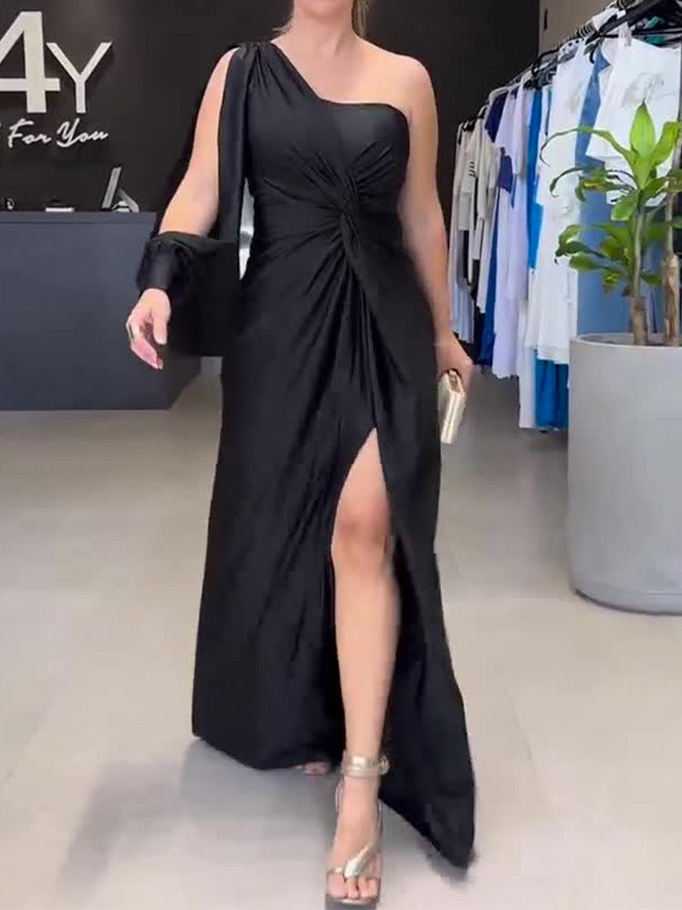 Dame Maxi-kjole med elegant asymmetrisk design og tiltalende flæsedetaljer Stilla