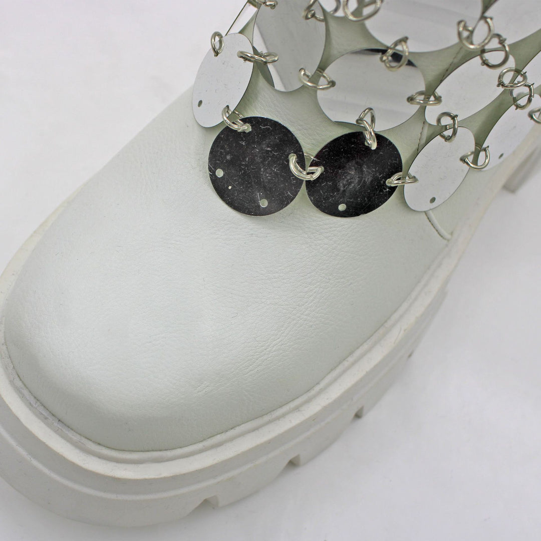 Femme Chunky High-Top platformstøvler med dekorative metalliske skiver Stilla