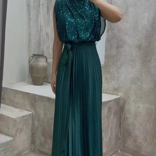 Kvinders maxikjole med glitrende top og elegant talje