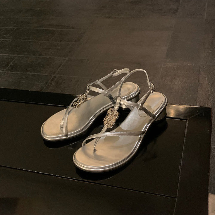 Dame elegante flade sandaler med dekorativ rem Stilla