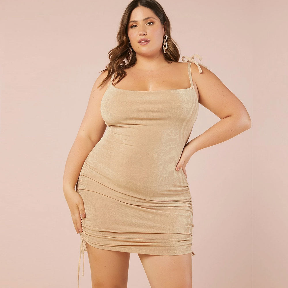Dame Mini-Bodycon-kjole med raffineret flæsedetalje Skovae