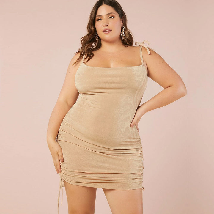 Dame Mini-Bodycon-kjole med raffineret flæsedetalje Skovae
