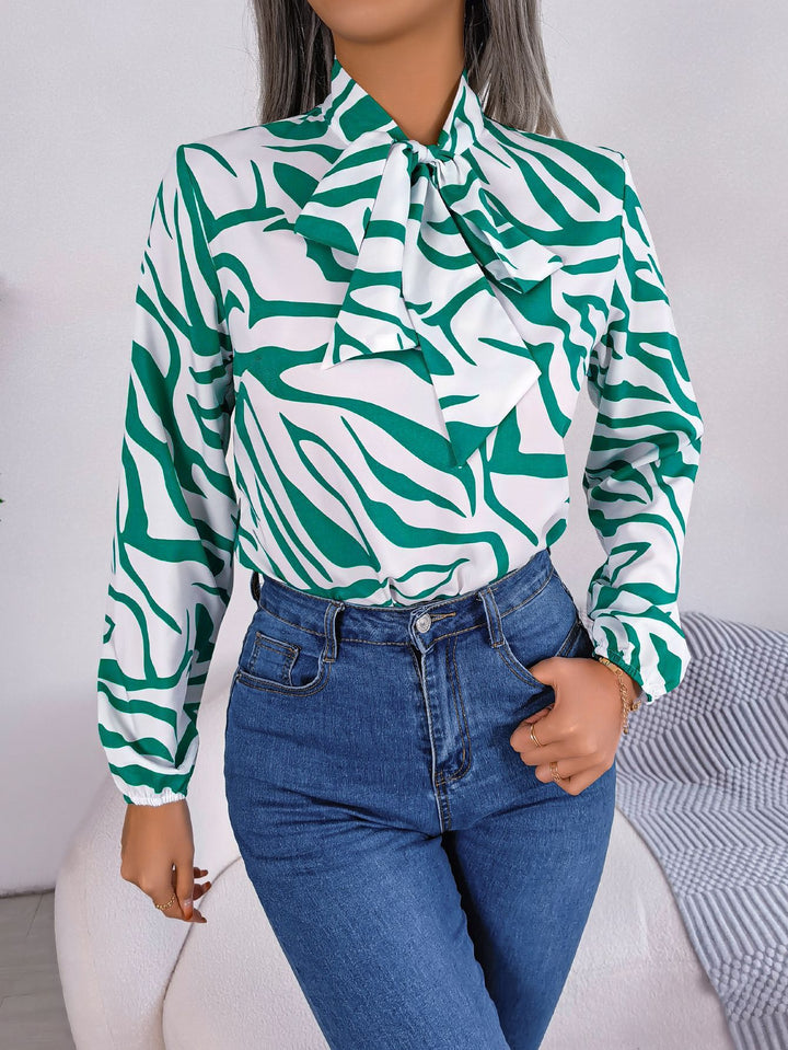 Damebluse med moderne zebredesign Stilla