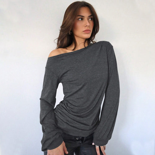 Kvinders afslappede off-shoulder langærmet skjorte med elegante flæsedetaljer Stilla