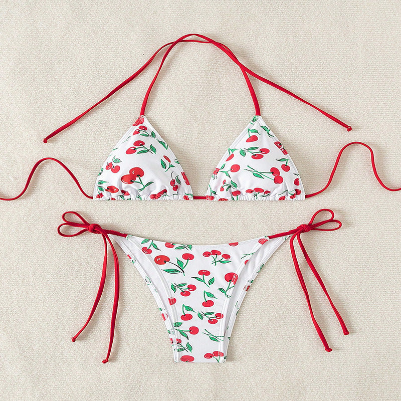 Dame triangle bikini med munter kirsebærdesign og justerbare bindebånd Skovae