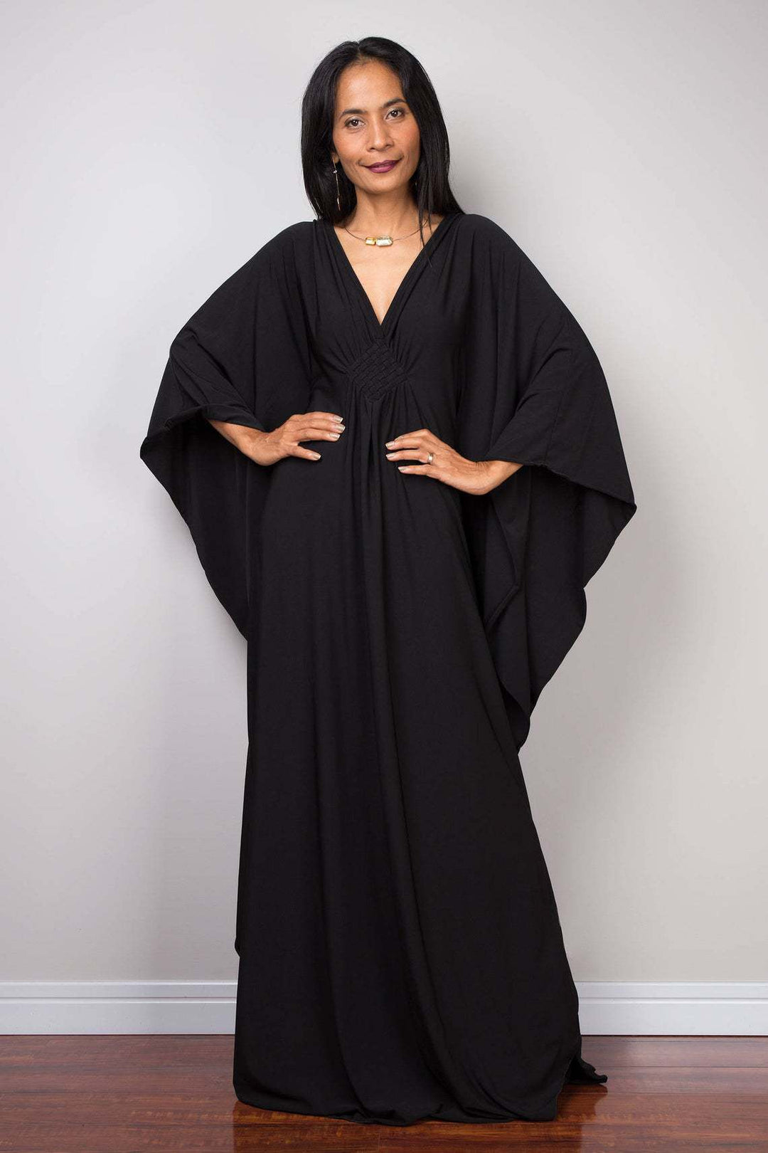 Dame Kaftan med elegant V-udskæring og flydende snit Stilla