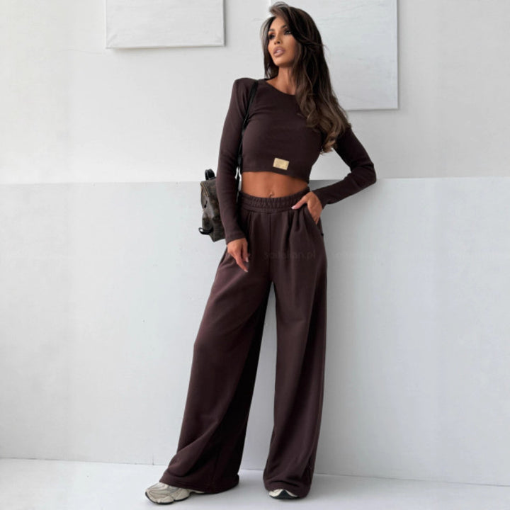 Dame Komfortabel Sæt lavet af cropped top og brede joggers Stilla