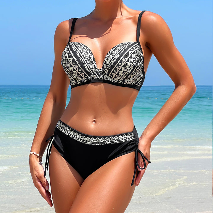 Dame bikini-sæt med raffineret push-up-top og justerbare snøre detaljer Stilla