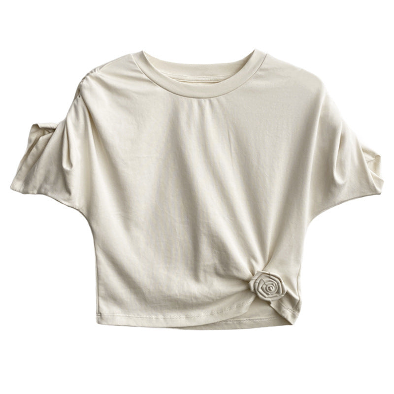 Dame moderigtigt T-shirt med afslappet snit og flæsedetaljer Stilla
