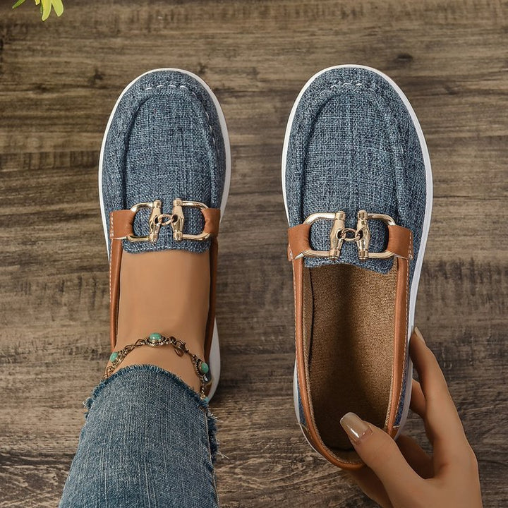 Dame Slip-On Clogs med moderne ternet mønster og elegant spænde-detalje Stilla
