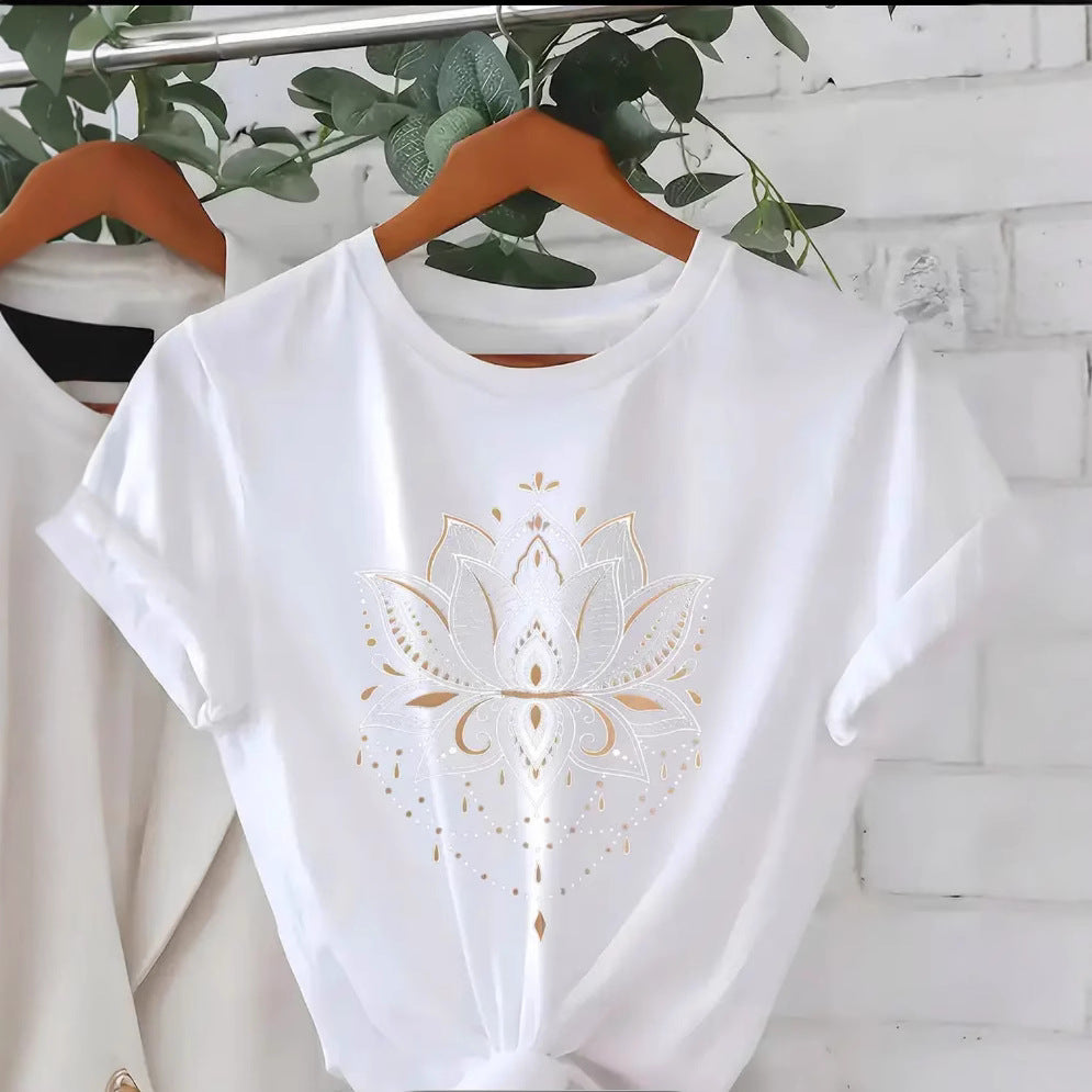 Dame T-shirt med kunstnerisk lotusmotiv og elegant applikation Stilla