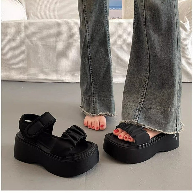 Dame Plateau-sandaler med justerbart remdesign og elastiske flæser Stilla