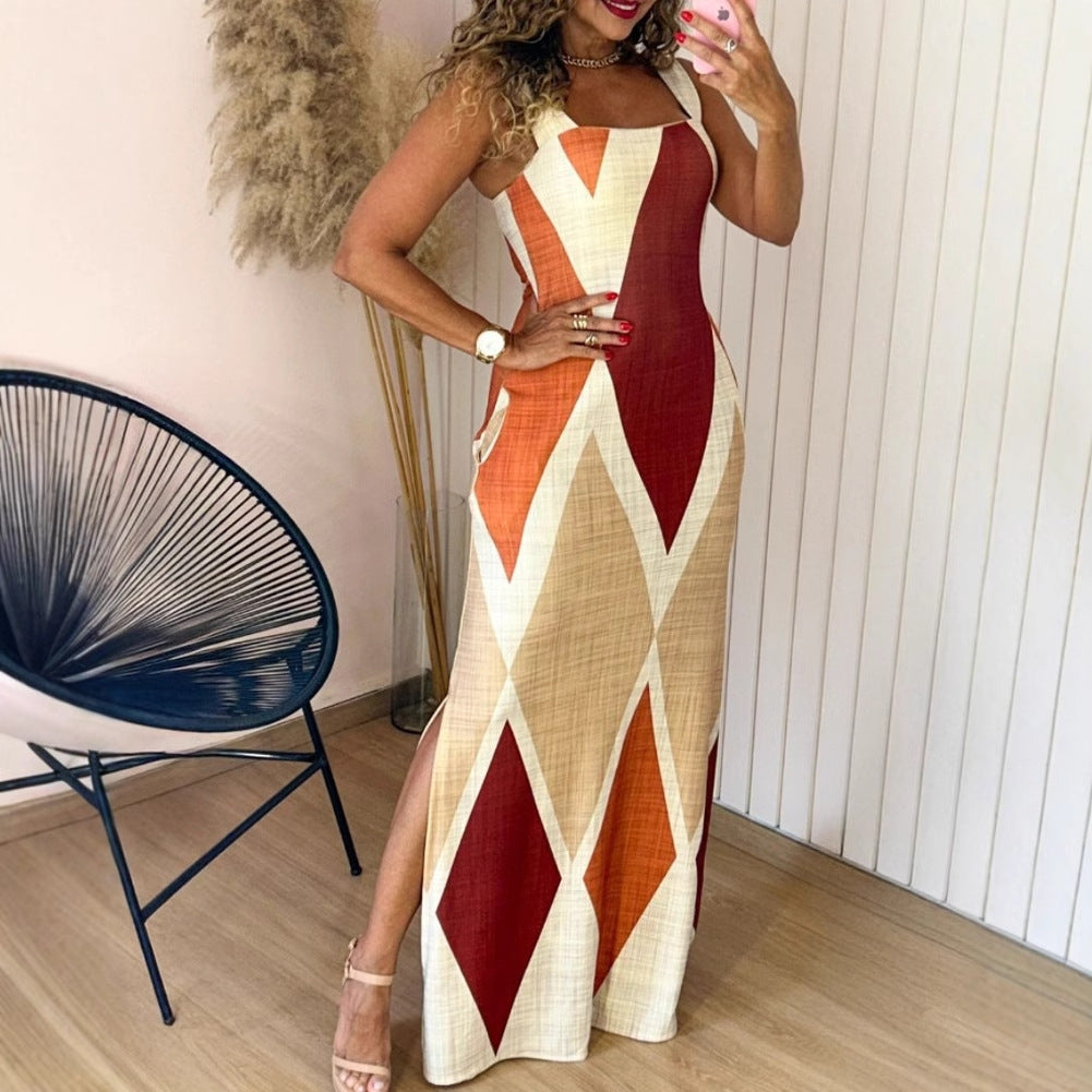 Dame maxikjole med moderne rhombemønster og sideløsning Stilla