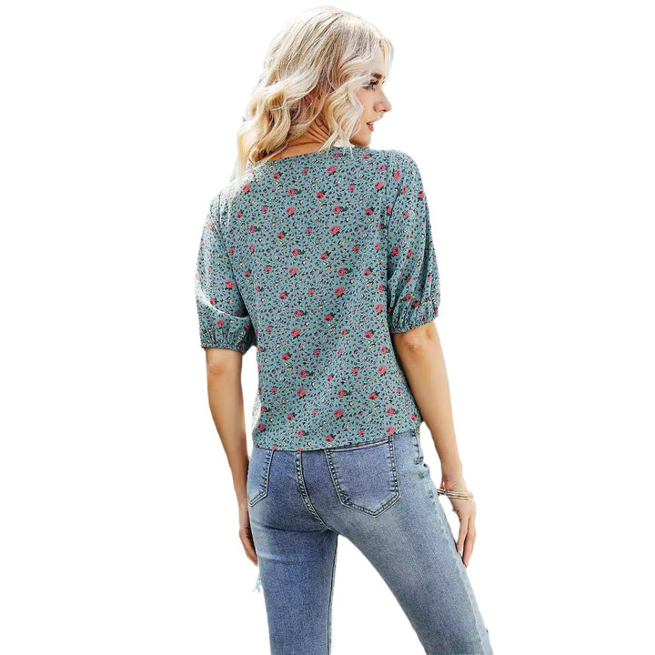 Dame indpakningsbluse med blomsterprint og tidløst design Stilla