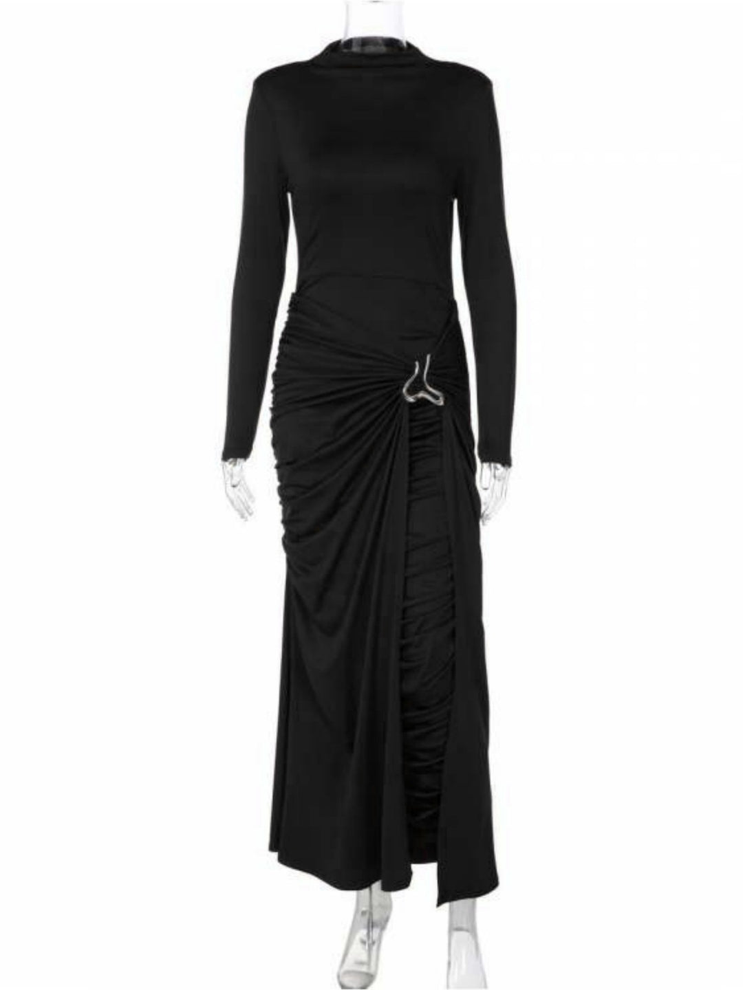 Dame Elegant kjole med innovativt design og kunstnerisk drapering Skovae