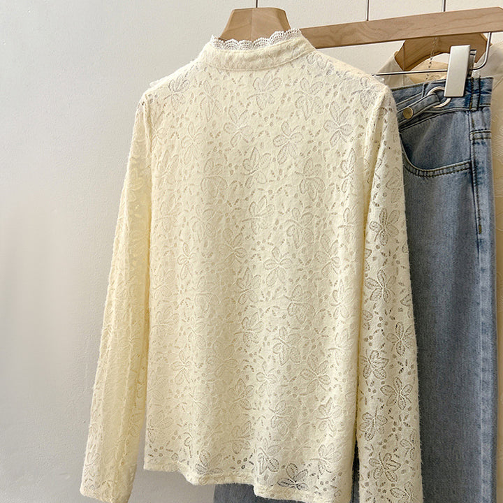 Dame blonde skjorte med elegant krave og dekorative knapper Stilla