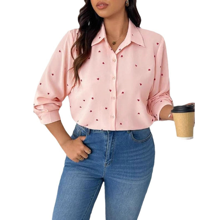 Damebluse med hjerte-design og elegant knaplukning Stilla