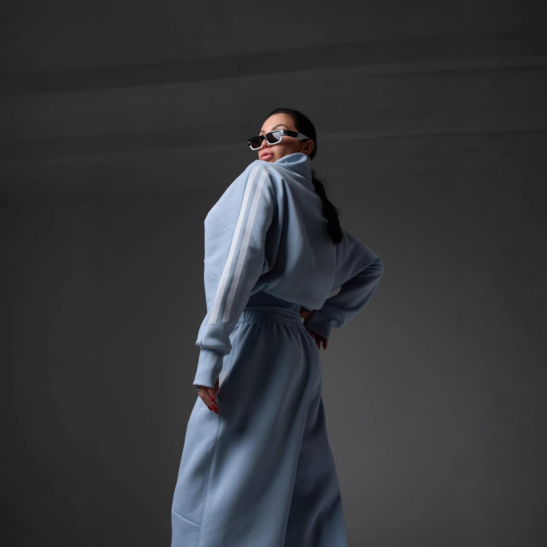 Damer stilfuld fritidssæt i moderne oversized design med høj krave og elastisk talje Stilla